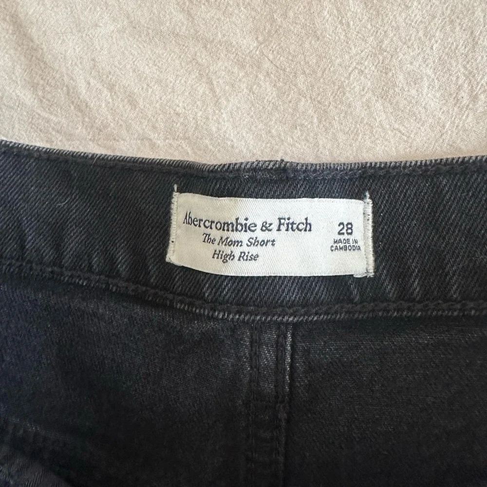 NWT Abercrombie & Fitch High Rise Mom Short - Picture 7 of 7